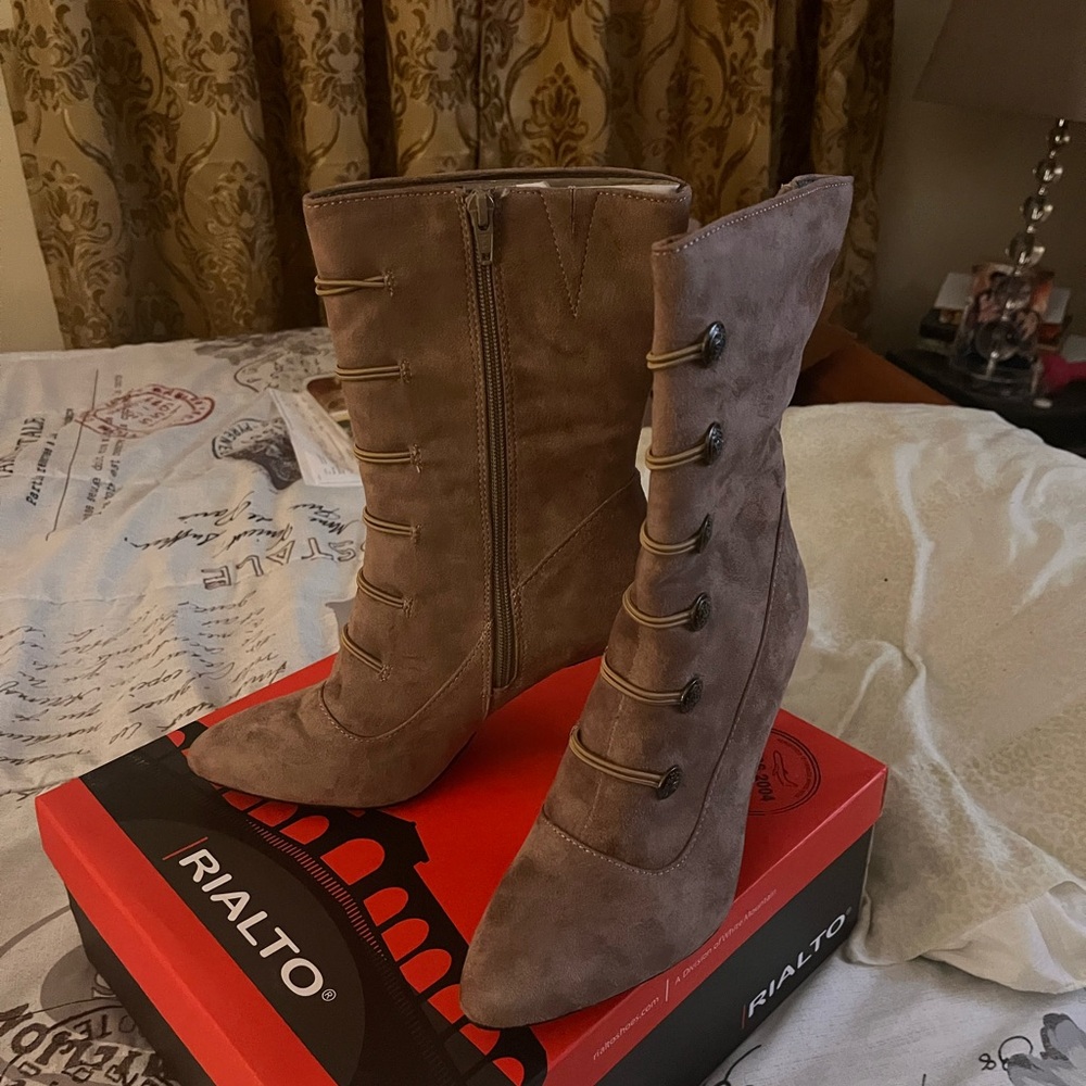 Brown colored heel boots never worn !! Very stylish